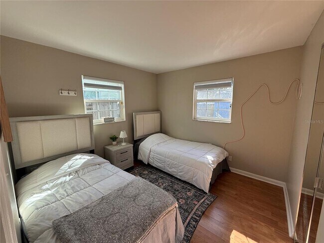 Building Photo - 3066 19th Pl SW