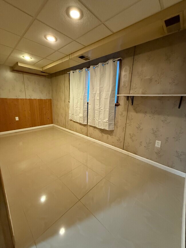 Building Photo - 2353 Blue Heron Dr