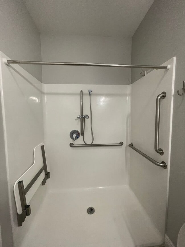 Building Photo - 102 Lacey Eden Ln