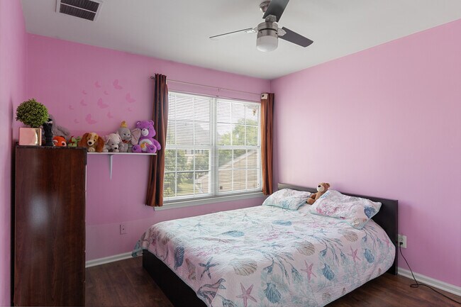 Building Photo - 9 Crest Ct