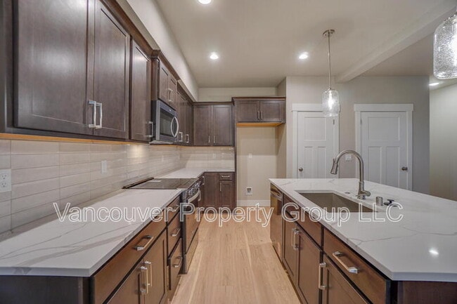 Building Photo - 2215 E Badger Wy