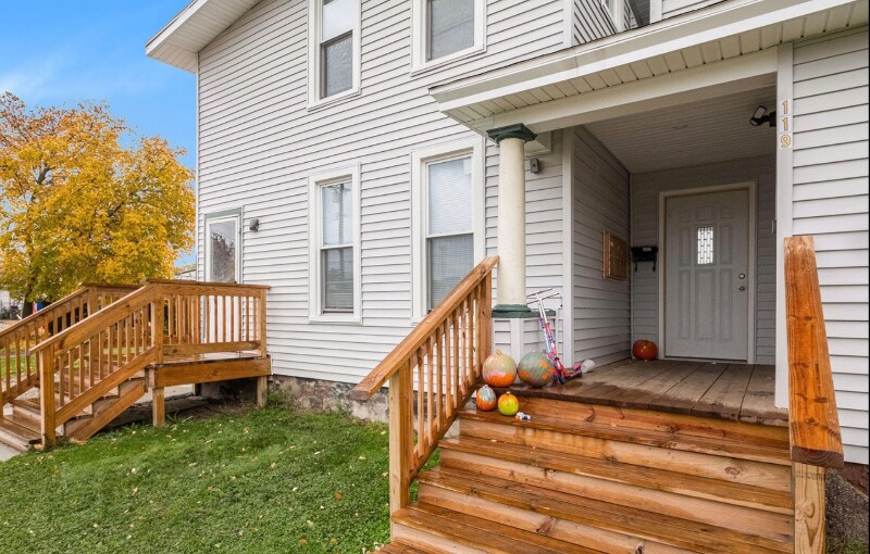 Building Photo - 119 S Elm Ave