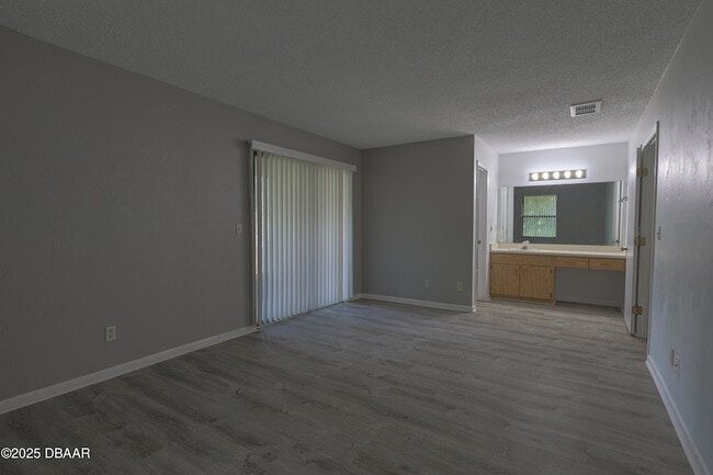 Building Photo - 6175 Sequoia Dr