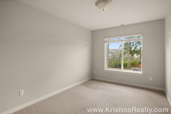 Building Photo - Lovely 3 BR | 2.5 BA Townhome | Hillsboro | Minutes from Orenco Station | Excellent Location!