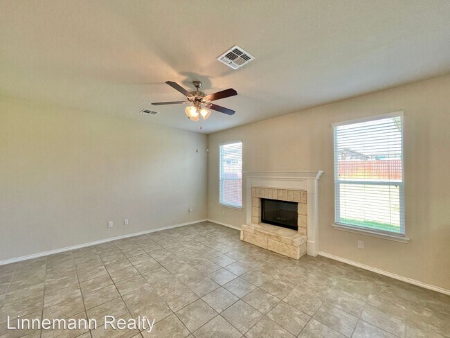 Building Photo - 4 br, 2.5 bath House - 3311 Lorne Drive