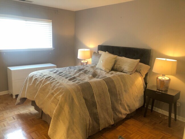 Building Photo - 6820 W Raven St