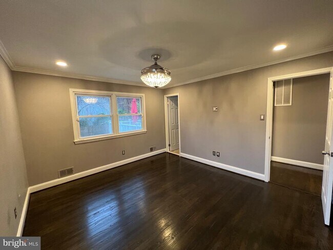 Building Photo - 5002 Dequincey Dr