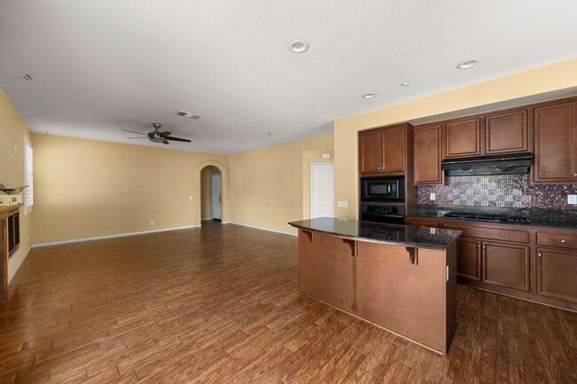 Building Photo - 14964 Pepperdine Dr