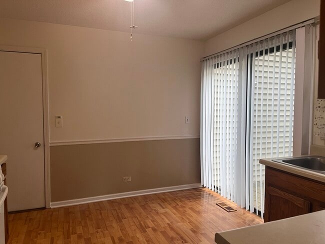 Building Photo - 821 Brentwood Dr