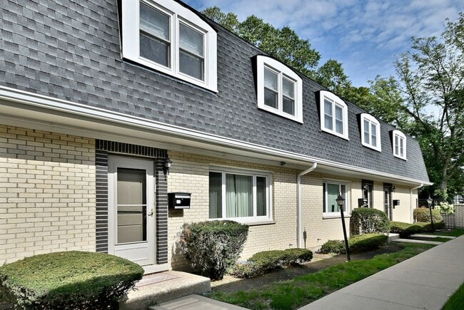 Building Photo - 7324 N Bell Ave