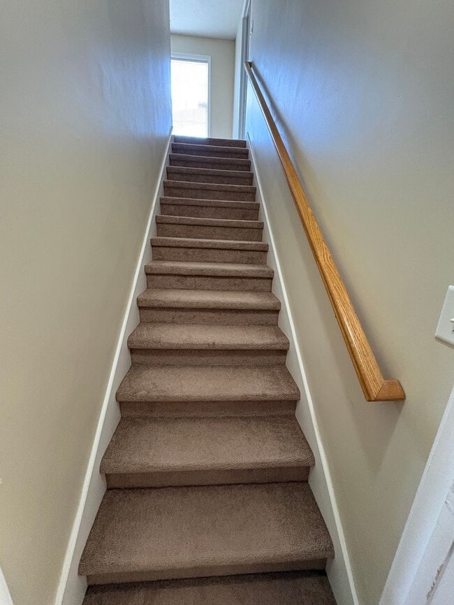 Building Photo - Nice home awaiting you to call home today- close to shopping and dining