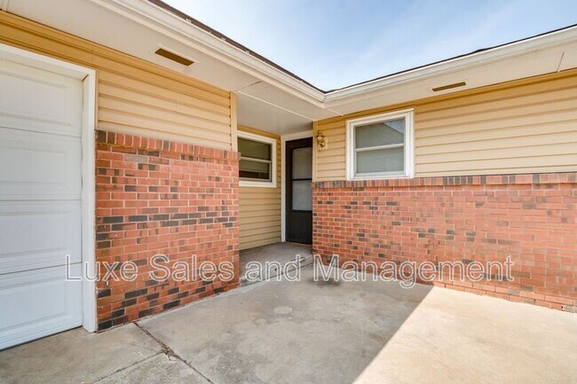 Building Photo - 1805 Melody Dr