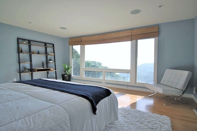 Building Photo - Beautiful Home w/ Stunning Views from Every Room!