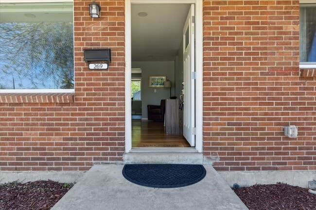 Building Photo - Move-In Ready Ranch with Modern Upgrades a...