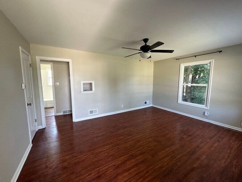 Building Photo - 1463 W Arapahoe Ave