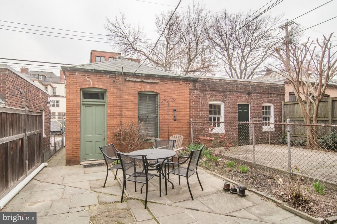 Private Backyard Patio - 2937 N Charles St