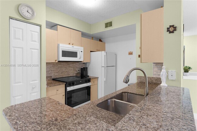 Building Photo - 2486 Centergate Dr
