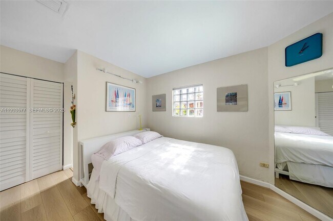 Building Photo - 1840 Tigertail Ave