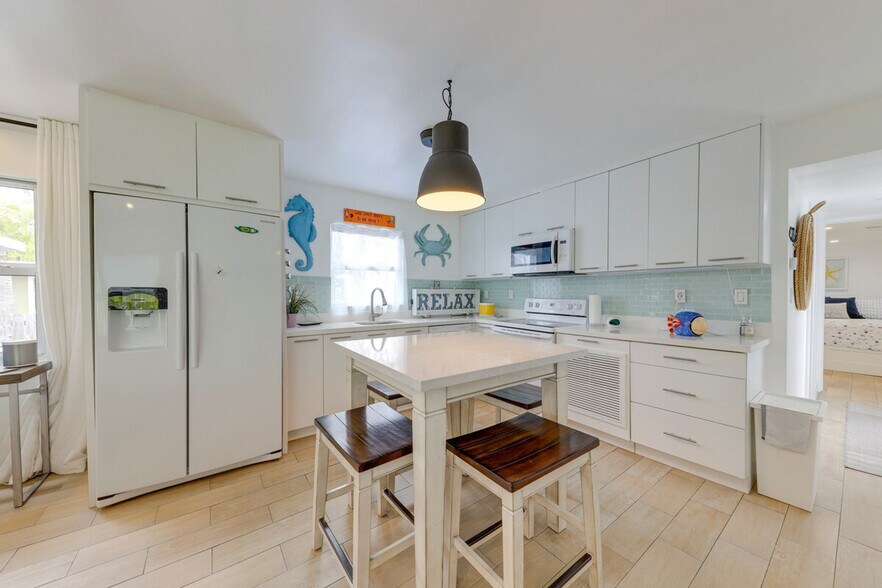 Building Photo - 398 Burton Dr