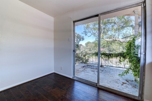 Building Photo - 2137 Casa Rio Cir