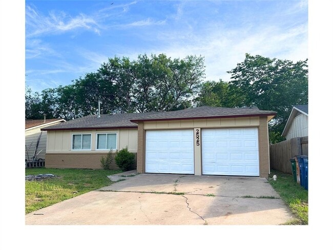 Building Photo - 2525 Dovemeadow Dr