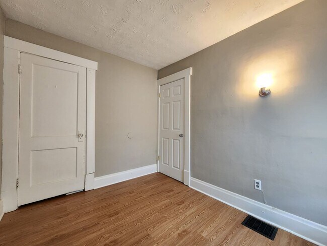 Building Photo - 363 Midland Ave