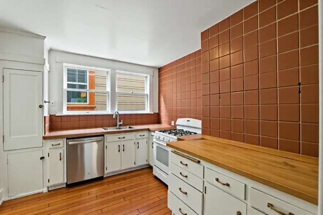 Building Photo - 21 Westall Ave