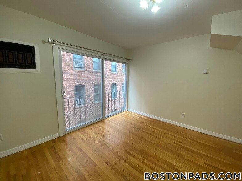 Building Photo - 49 Symphony Rd