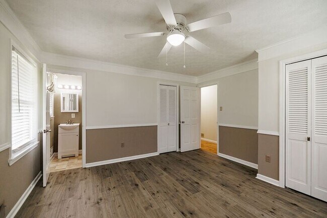 Building Photo - 1110 Maple Cir