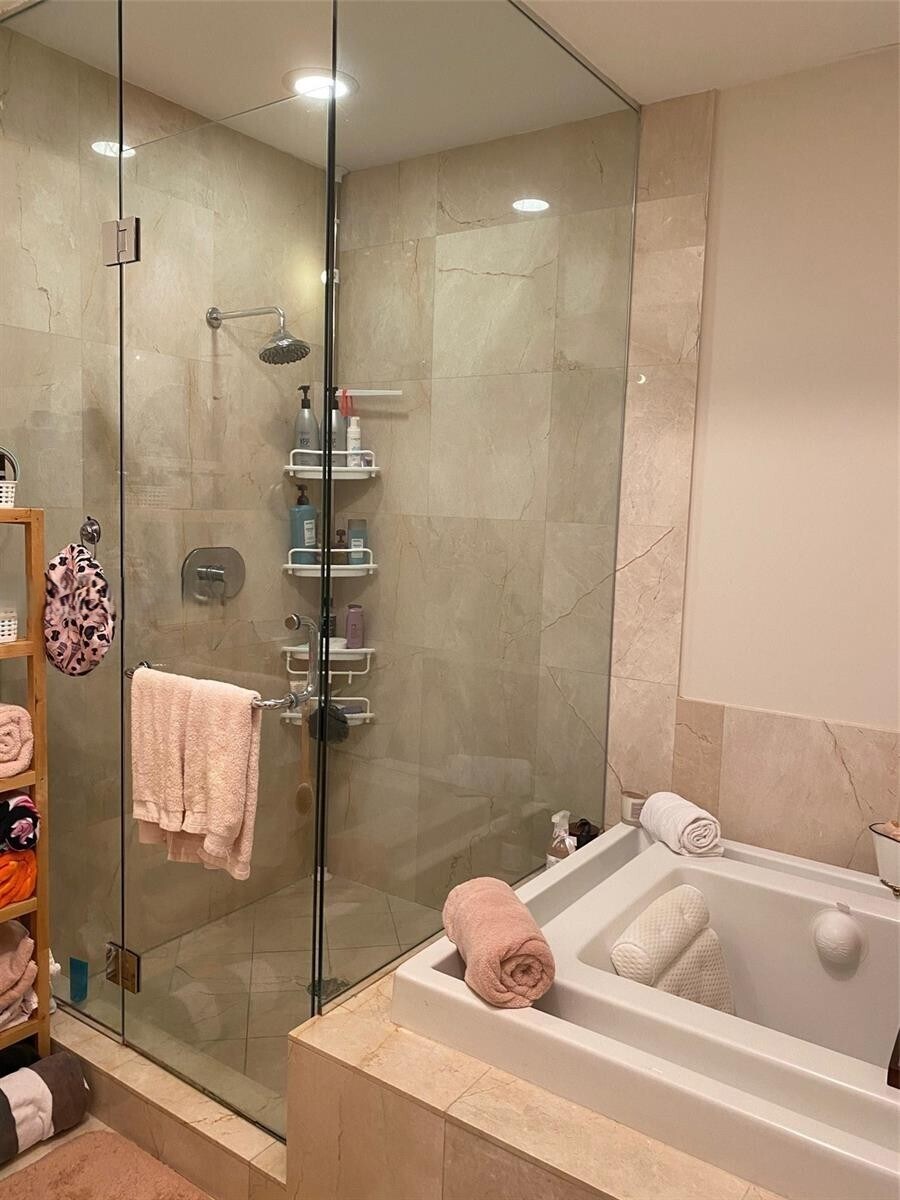 Building Photo - 218 SE 14th St