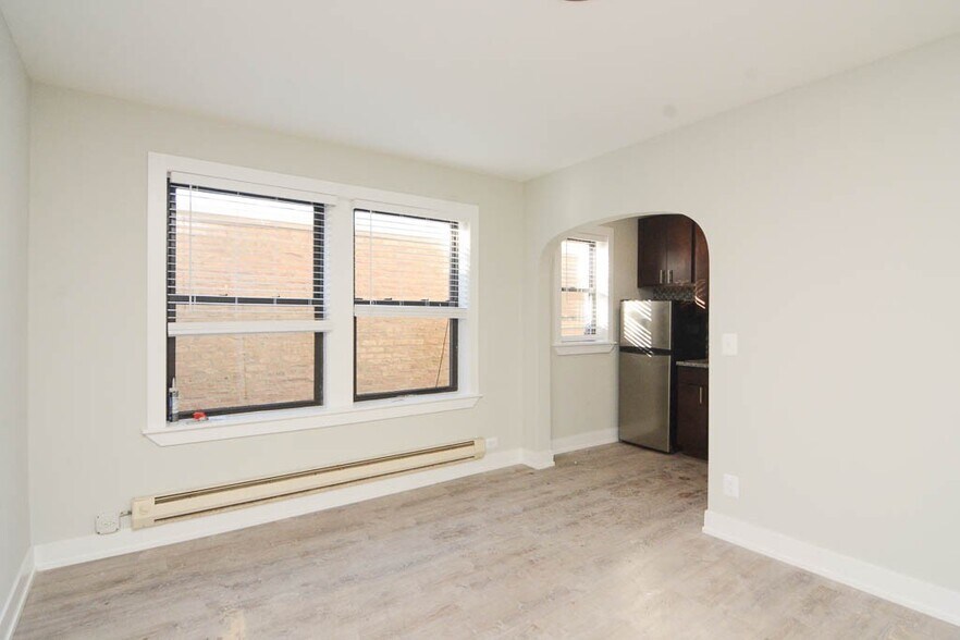 Building Photo - 4549 N Damen Ave