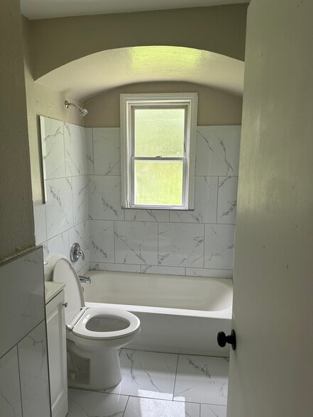 Building Photo - 10185 Winkler Dr