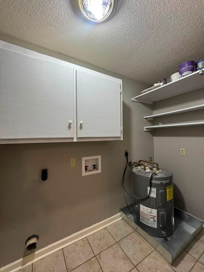 Building Photo - 1498 Garland Dr