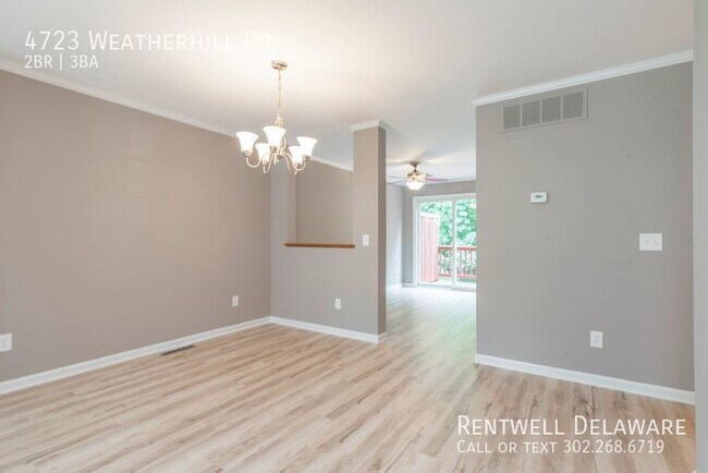 Building Photo - GORGEOUS TOWNHOME
