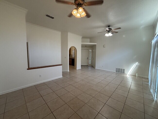 Building Photo - Charming 3 Bed / 2 Bath Home on a Quiet Cul-de-Sac with Spacious Backyard!