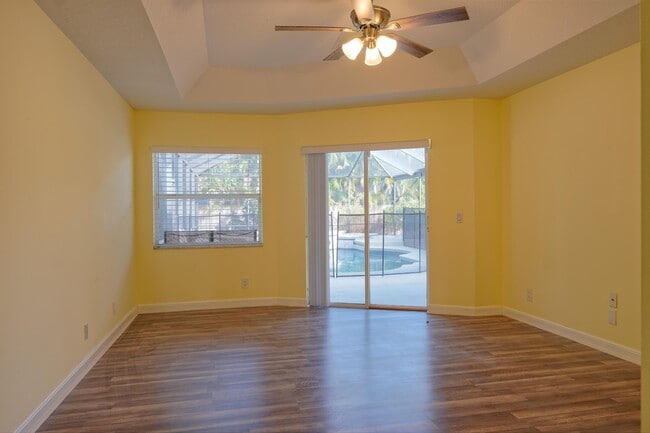 Building Photo - 781 SW Dolores Ave