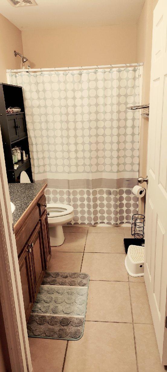 Full Bathroom in Main Bedroom - 214 Pine St