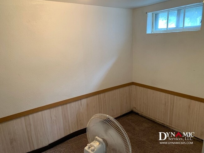 Building Photo - 4+ Bedroom, 2 Bath House By Augustana and USF