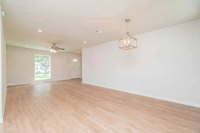 Building Photo - 408 Bellmar Ln