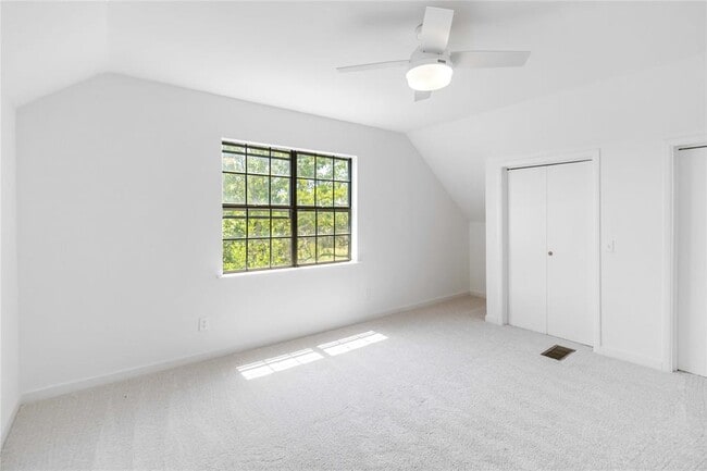 Building Photo - 209 Pope Bend S