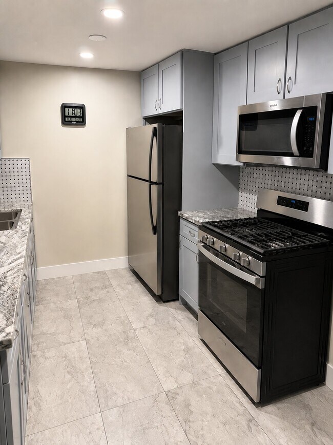 Building Photo - 8810 Briar Ct