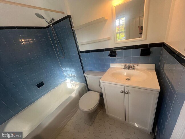 Building Photo - 8 S Hudson St