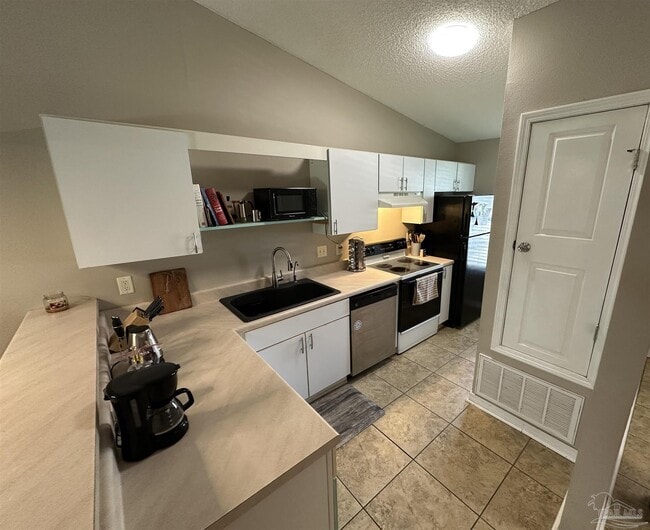 Building Photo - 303 Loveland Cir
