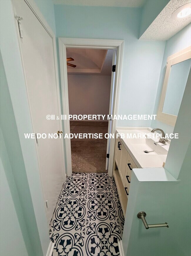 Building Photo - 1213 NE Ball Dr