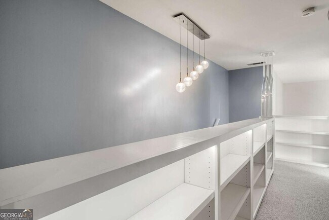 Building Photo - 529 Eastland Dr