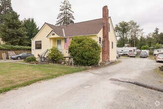 Building Photo - Burien Mother in law 2 bed unit is a commu...