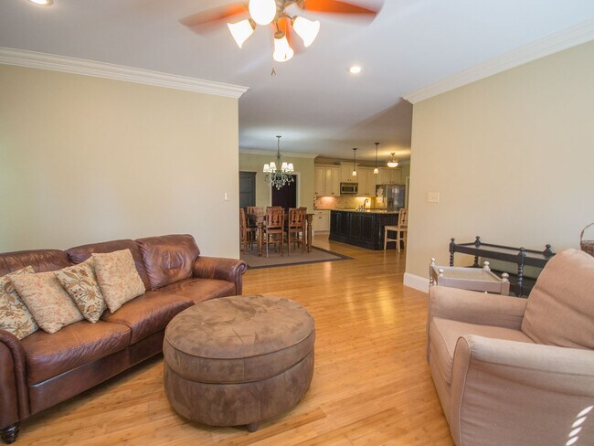 Building Photo - Luxury Living in Canebrake – Spacious, Stylish & Perfectly Located!