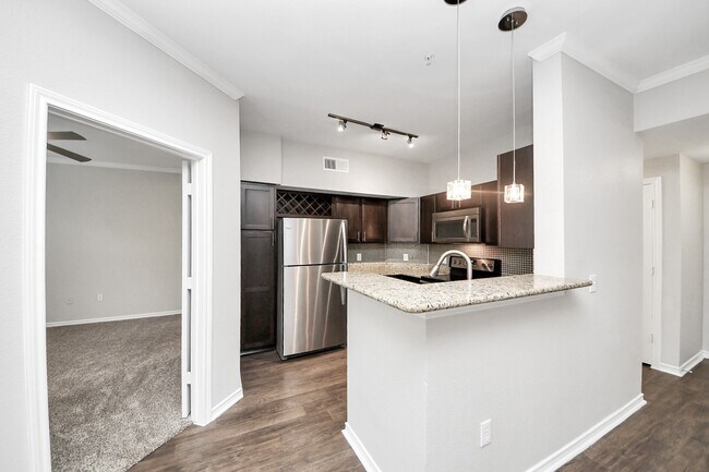 Building Photo - 3003 Memorial Ct