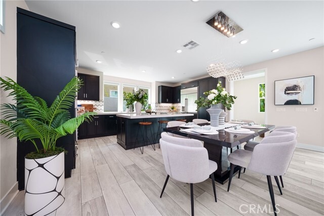 Building Photo - 130 Chorus