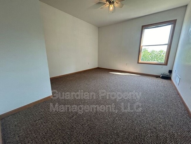 Building Photo - 330 E 4th St